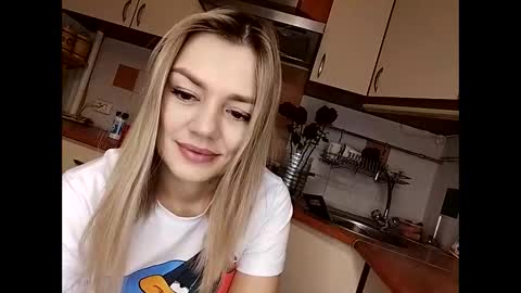 Snapshot of krisssexi chatting on February 16, 12:41 am KrissSexi online show from February 16, 12:41 am