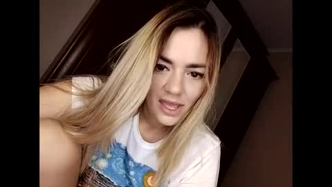 Snapshot of krisssexi chatting on September 21, 4:03 am KrissSexi online show from September 21, 4:03 am