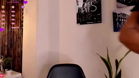 Snapshot of kristal_brown_ chatting on October 2, 12:12 pm Aria online show from October 2, 12:12 pm
