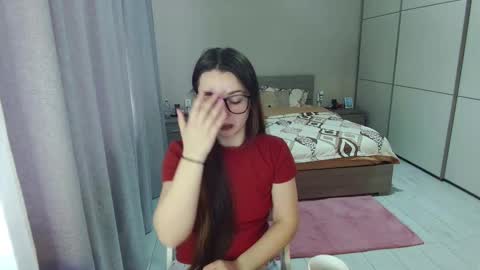 twitter    Annemarye 23 online show from March 28, 6:02 am