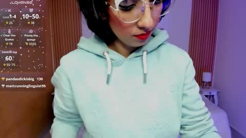 Snapshot of kristen_kassi chatting on November 29, 8:28 am Kristen online show from November 29, 8:28 am