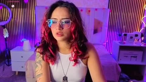 kristen_tay online show from April 10, 3:01 am