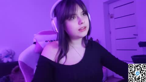 Snapshot of kristibloom chatting on November 23, 9:14 pm Christie online show from November 23, 9:14 pm