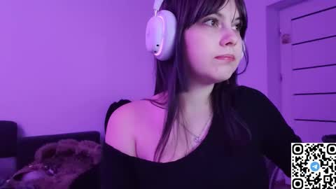 Snapshot of kristibloom chatting on November 27, 11:18 pm Christie online show from November 27, 11:18 pm