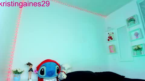Snapshot of kristiingaines_ chatting on November 4, 8:19 pm kristin online show from November 4, 8:19 pm