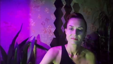 Snapshot of kristinagold44 chatting on December 27, 7:14 pm Kristina online show from December 27, 7:14 pm