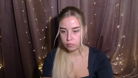 KristyFlowers online show from December 4, 3:21 pm