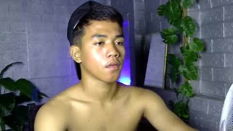 Snapshot of kritthanarkorn chatting on December 15, 3:05 pm kritthanarkorn online show from December 15, 3:05 pm