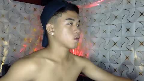 kritthanarkorn online show from April 2, 2:53 am