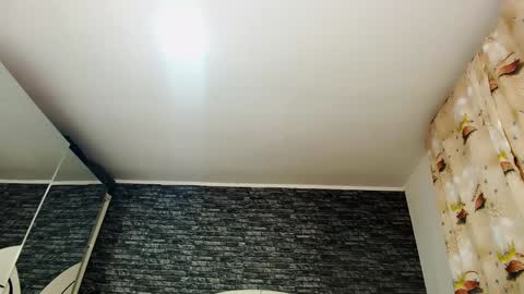 Snapshot of krystal_desire chatting on December 23, 6:05 pm krystal desire online show from December 23, 6:05 pm