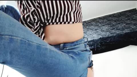 Snapshot of krystal_desire chatting on February 2, 7:14 pm krystal desire online show from February 2, 7:14 pm