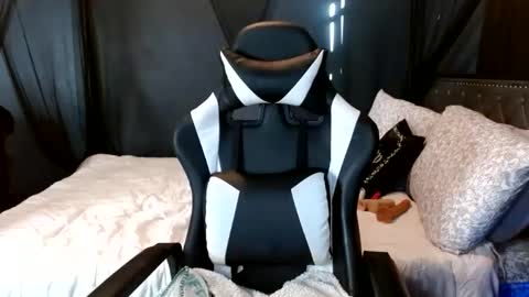 Krystal Blake online show from November 15, 8:27 pm