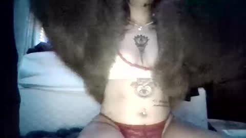 Snapshot of krystaldrippy chatting on December 17, 3:45 am krystaldrippy online show from December 17, 3:45 am