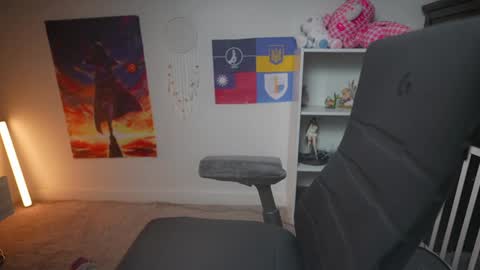 Snapshot of krystalsyxx chatting on February 8, 11:13 pm Krystal Syx online show from February 8, 11:13 pm