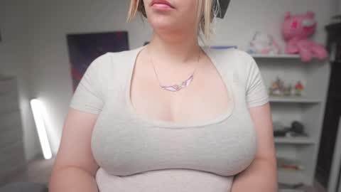 Snapshot of krystalsyxx chatting on October 2, 5:20 pm Krystal Syx online show from October 2, 5:20 pm