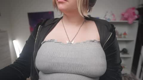 Snapshot of krystalsyxx chatting on October 8, 10:51 pm Krystal Syx online show from October 8, 10:51 pm