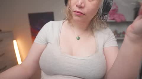 Snapshot of krystalsyxx chatting on November 26, 11:06 pm Krystal Syx online show from November 26, 11:06 pm