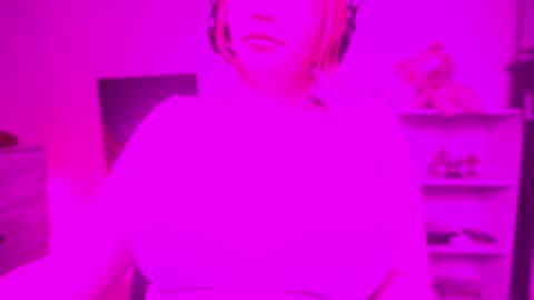 Snapshot of krystalsyxx chatting on December 14, 9:30 pm Krystal Syx online show from December 14, 9:30 pm