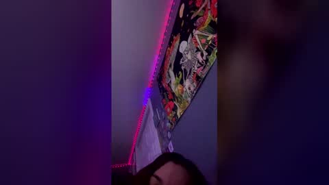 ksalvo1015 online show from April 19, 2:44 am