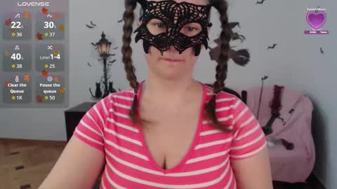 Snapshot of ksushka22 chatting on November 15, 12:02 pm Ksushka22 online show from November 15, 12:02 pm