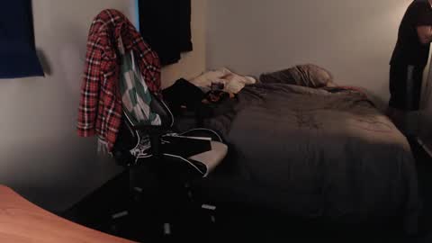 Snapshot of kuggy570 chatting on December 26, 1:32 pm Kuggy online show from December 26, 1:32 pm