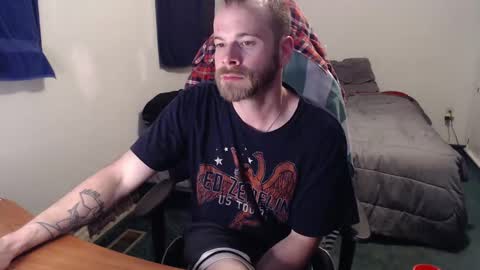 Snapshot of kuggy570 chatting on January 6, 11:31 pm Kuggy online show from January 6, 11:31 pm