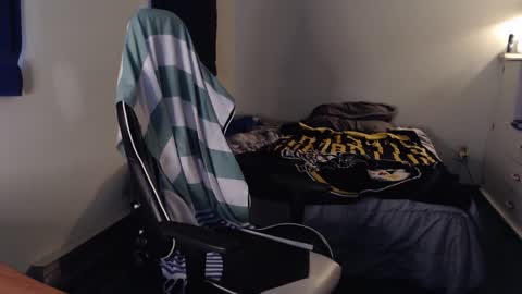 Snapshot of kuggy570 chatting on September 18, 10:12 pm Kuggy online show from September 18, 10:12 pm