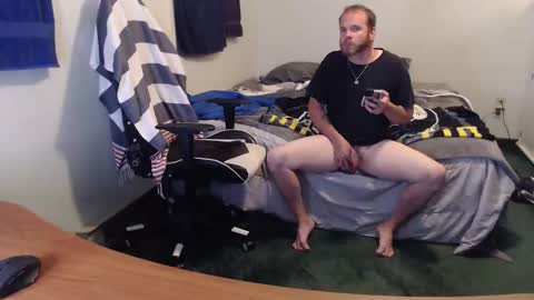 Snapshot of kuggy570 chatting on October 16, 12:00 am Kuggy online show from October 16, 12:00 am