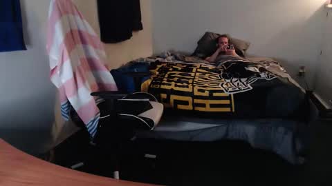 Snapshot of kuggy570 chatting on November 15, 12:19 am Kuggy online show from November 15, 12:19 am