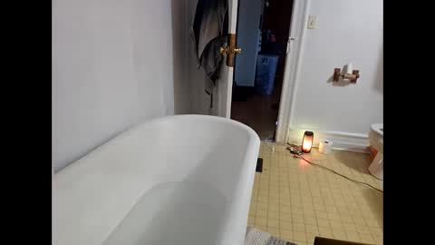 Snapshot of kuntryboyfresh1995 chatting on December 4, 8:17 pm kuntryboyfresh1995 online show from December 4, 8:17 pm