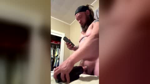 Snapshot of kuntryg83 chatting on December 20, 10:28 pm kuntryg83 online show from December 20, 10:28 pm