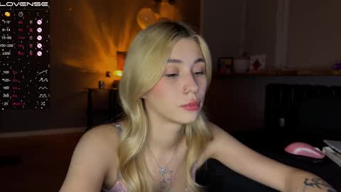 Snapshot of kurtsarah chatting on February 25, 9:24 pm deepthroat princess online show from February 25, 9:24 pm