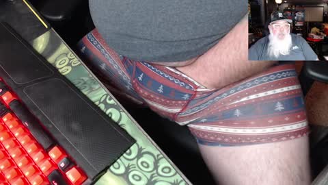 Snapshot of kustom77 chatting on December 25, 8:28 pm Vlad Voivode of Wallachia online show from December 25, 8:28 pm