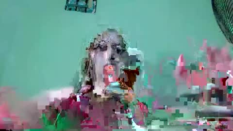 Kween online show from December 30, 9:08 pm