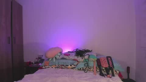 Snapshot of kxss_krawl chatting on September 8, 10:31 pm Aria Kess online show from September 8, 10:31 pm