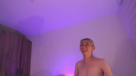 Snapshot of kxss_krawl chatting on September 30, 10:59 pm Aria Kess online show from September 30, 10:59 pm