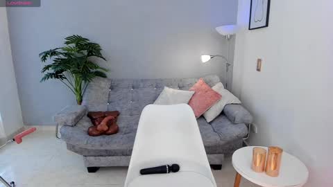 I am Kyla online show from December 6, 3:33 pm