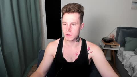 Snapshot of kyle_4u chatting on December 3, 7:33 pm Kyle online show from December 3, 7:33 pm