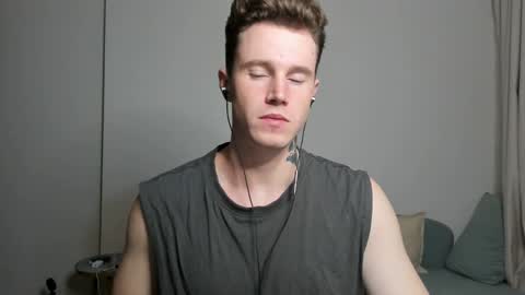 Snapshot of kyle_4u chatting on December 21, 7:27 pm Kyle online show from December 21, 7:27 pm