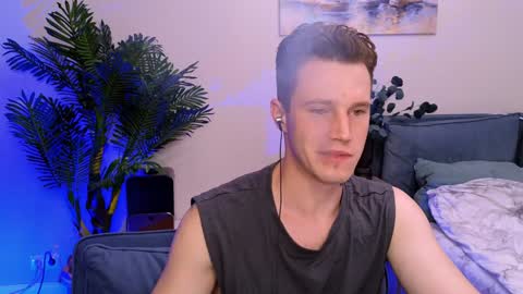 Snapshot of kyle_4u chatting on December 22, 5:23 am Kyle online show from December 22, 5:23 am