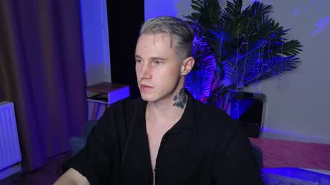 Snapshot of kyle_4u chatting on January 1, 5:33 pm Kyle online show from January 1, 5:33 pm