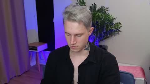 Snapshot of kyle_4u chatting on January 2, 2:24 pm Kyle online show from January 2, 2:24 pm