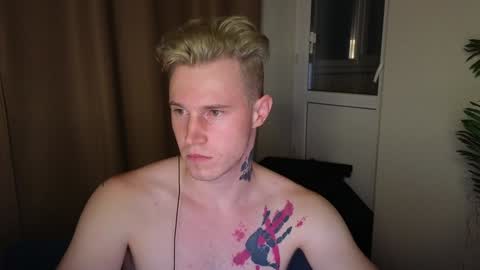 Snapshot of kyle_4u chatting on January 14, 10:44 pm Kyle online show from January 14, 10:44 pm