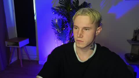 Snapshot of kyle_4u chatting on January 16, 6:25 am Kyle online show from January 16, 6:25 am