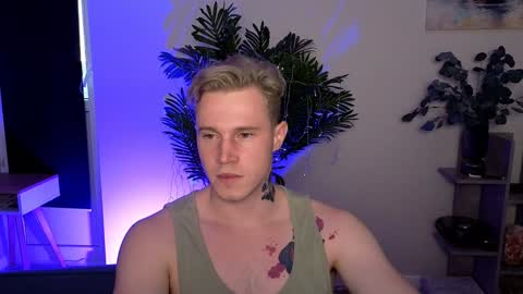 Snapshot of kyle_4u chatting on January 20, 1:42 pm Kyle online show from January 20, 1:42 pm