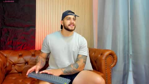 Snapshot of kylenorth_ chatting on November 7, 12:38 pm kylenorth_ online show from November 7, 12:38 pm