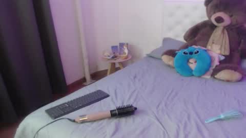 Snapshot of kylie444 chatting on November 23, 12:32 am Sara online show from November 23, 12:32 am