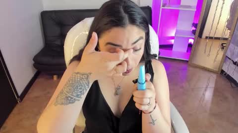 Snapshot of kylie_fire chatting on November 11, 1:44 pm kylie online show from November 11, 1:44 pm