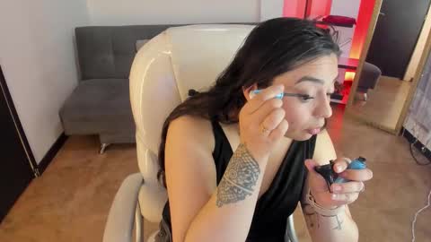 Snapshot of kylie_fire chatting on December 3, 1:42 pm kylie online show from December 3, 1:42 pm