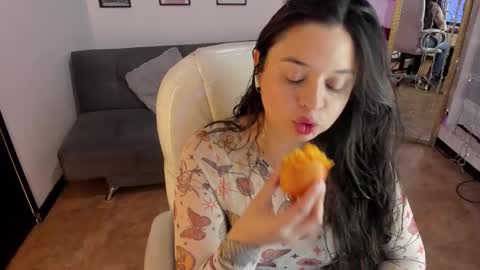 Snapshot of kylie_fire chatting on December 15, 1:15 pm kylie online show from December 15, 1:15 pm